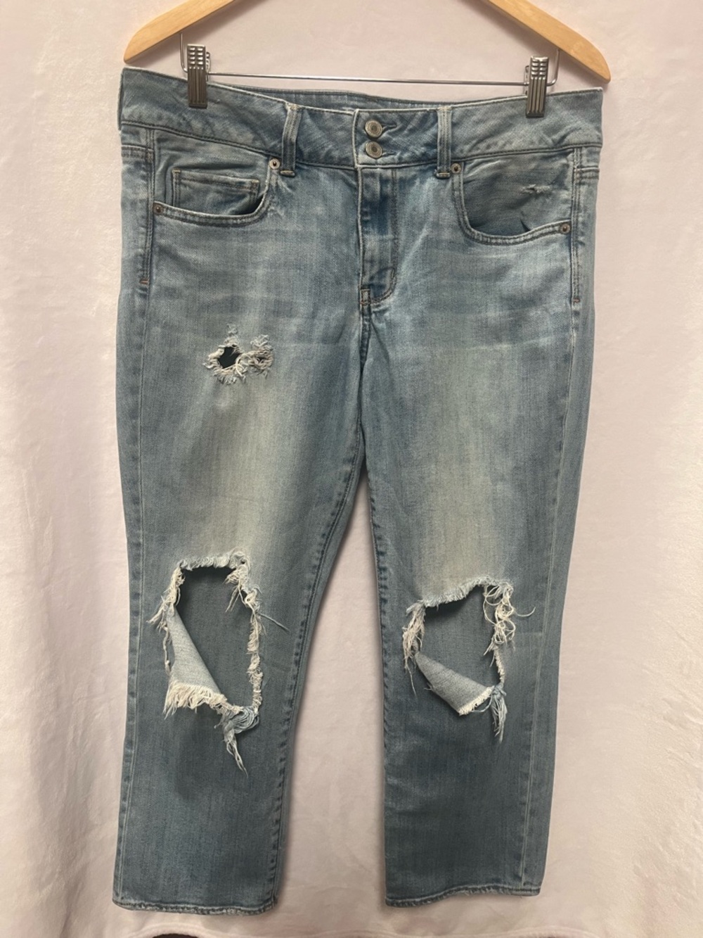 American Eagle Outfitters Light Blue Distressed Ankle Jeans